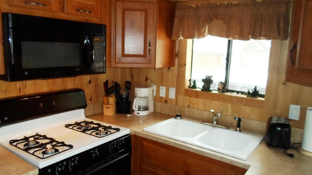 Cedar Pines Resort سووث لاك تاهوي الغرفة الصورة